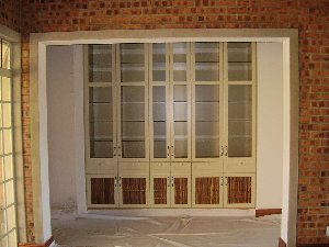 Foyer Display unit in Basketweave lattice & painted supawood