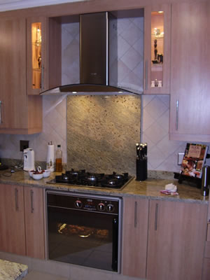 Kitchen in Memphis Cherry Melamine