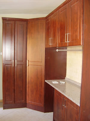 Laundry in Mahogany Wrap